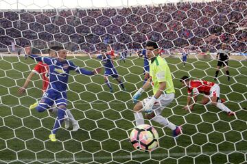 Las postales del choque entre la U y Huachipato