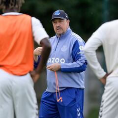 Rafa Benítez descarta a James para el debut en Premier League