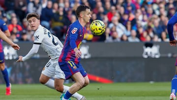Marc Casadó, ante Pablo Torre en el Barça-Mallorca.