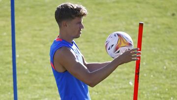 Atlético Madrid wait on Marcos Llorente for Liverpool clash