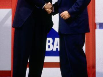 Junto a David Stern, tras ser elegido en el número 13 del draft de 1996 por los Charlotte Hornets. Poco después fue traspasado a los Lakers a cambio de Vlade Divac.