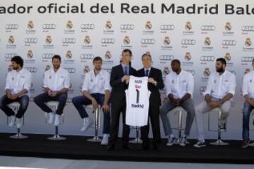 Entrega de coches oficiales Audi a toda la plantilla de baloncesto del Real Madrid al completo, que ha tenido lugar junto al estadio Alfredo Di Stéfano.