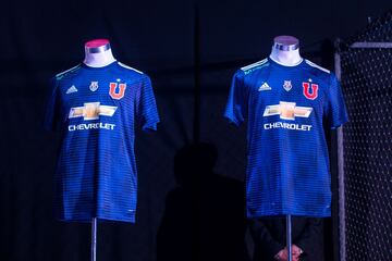 La U presenta camiseta que rememora el azul del '94