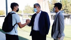 Así fue el primer día de Santiago Escobar, el nuevo jefe de la U