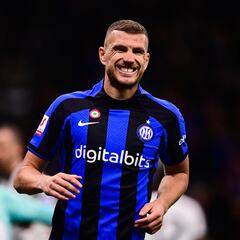 Dzeko, el primer sacrificado de Guardiola