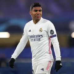 Casemiro extends Real Madrid contract until 2025