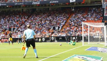 Diego Alves para un penalti lanzado por Gabi