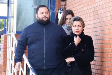 María José, madre de Antonio Tejado, Chema, su hermano y Samara Terrón salen de la cárcel tras visitar a Antonio Tejado.