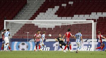 El belga que salió en la segunda parte sacó una falta lateral que se coló en la meta de Oblak. Con este resultado ambos equipos conseguían sus objetivos.