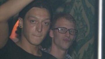 Özil y Khedira, de marcha tras la derrota ante Francia