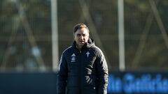 El técnico portugués Carlos Carvalhal, durante un entrenamiento del Celta.