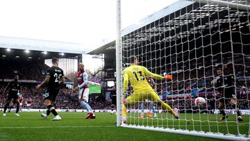 Soccer Football - Premier League - Aston Villa v AFC Bournemouth - Villa Park, Birmingham, Britain - March 18, 2023 Aston Villa's Douglas Luiz scores their first goal REUTERS/Carl Recine EDITORIAL USE ONLY. No use with unauthorized audio, video, data, fixture lists, club/league logos or 'live' services. Online in-match use limited to 75 images, no video emulation. No use in betting, games or single club /league/player publications. Please contact your account representative for further details.