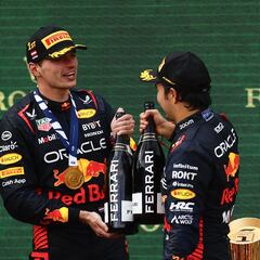 Verstappen lanza dardo a Checo Pérez: “Puedo pelear por el mundial de equipos yo solo”