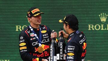 Verstappen lanza dardo a Checo Pérez: “Puedo pelear por el mundial de equipos yo solo”