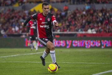 1 | Sin lugar a dudas, Rafa es el mejor canterano que ha tenido Atlas, debutó  en 1996 con los rojinegros y desde sus inicios mostró sus grandes cualidades dentro del terreno de juego, lo que lo llevó a emigrar al futbol europeo con el Mónaco, para luego ser transferido al Barcelona, donde lo ganó todo. El Káiser es el único mexicano en ganar la Champions League; es referente del Tri y podría jugar su quinta Copa del Mundo.