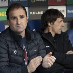 Arrasate: "Ante el Sevilla hay que defender con once jugadores"