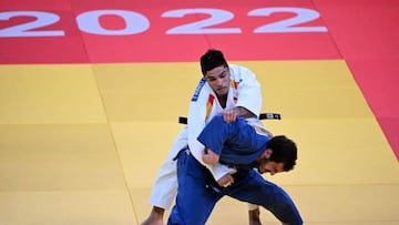 Tristani Mosakhlishvili, con judogi blanco, ante Lasha Bekauri.