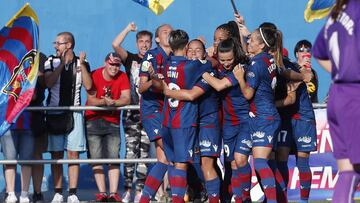 El Levante celebra uno de los dos goles de Charlyn Corral ante el Fundaci&oacute;n Albacete