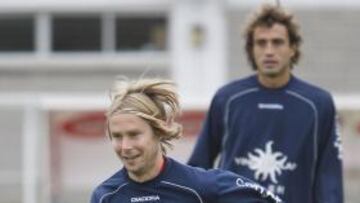 <b>VUELTA.</b> El internacional checo Jaroslav Plasil podría entrar en los planes del entrenador de Osasuna, José Antonio Camacho, por primera vez desde la llegada del técnico murciano, para el encuentro frente al Atlético.