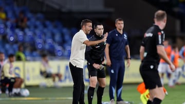 Luis García durante el partido de LaLiga Hypermotion contra la Real Sociedad B.
