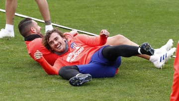 Griezmann y Savic con el grupo, Giménez sufre fractura