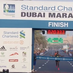 Molla y Chepngetich ganan en el maratón más rico del mundo