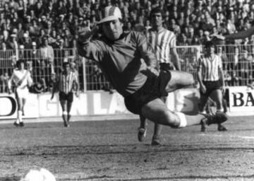 El portero de la Real Sociedad y el Betis jugó 83 partidos de Copa.