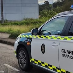 ¿Se puede adelantar a un coche de la Guardia Civil o Policía Nacional? Esto dice el Reglamento de la DGT