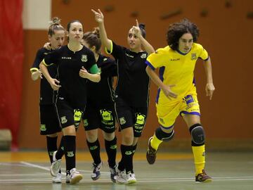 Vane Sotelo celebra un gol.