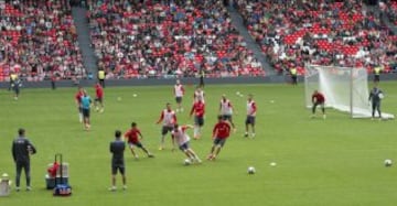 Espectacular apoyo de la afición al Athletic Club