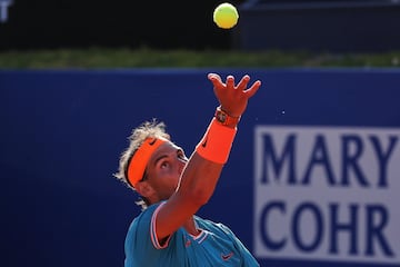 El tenista español Rafael Nadal, perdió en las semifinales del ATP 500 de Barcelona ante el austriaco Dominic Thiem, con parciales de 6-4 y 6-4. 