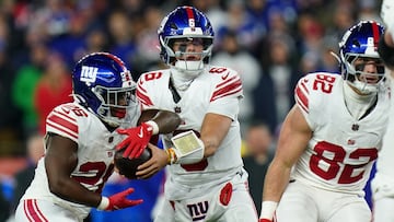 Dec 1, 2025; Foxborough, Massachusetts, USA; New York Giants quarterback Jaxson Dart (6) hands the ball off to New York Giants running back Devin Singletary (26) during the second quarter at Gillette Stadium. Mandatory Credit: David Butler II-Imagn Images
