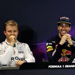 Los pilotos de Mercedes "sorprendidos" con Ricciardo