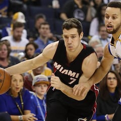 Los Warriors sestean pero ganan a Miami Heat; Curry, 24+8+9