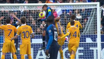 Hay que estar muy vivo en el área para marcar este gol, y entonces llegó Varane...