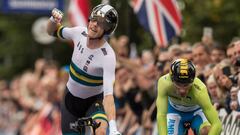 Rohan Dennis celebra su victoria en la prueba de contrarreloj de los Mundiales de Yorkshire.