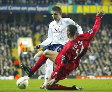 Canterano del West Ham llegó a White Hart Lane por 4 millones de euros en 2004. Tras el mundial de 2006 fichó por Manchester United.