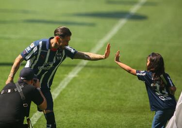 Sergio Ramos se presentó con Monterrey ante cientos de personas. “Dejar un legado en México es un reto personal. No vengo a pasear sino a conquistar títulos nuevos. El fútbol no es una cuestión de edad, es cuestión de rendimiento”, declaró como Rayado.