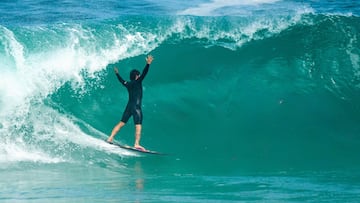 Gabriel Medina, surf en un tubo en Sao Conrado, Rio de Janeiro