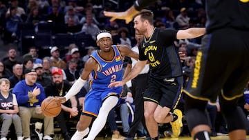 It was a marquee night for the Oklahoma City Thunder, who improved to 30 wins in 35 games against a poor version of the Golden State Warriors.