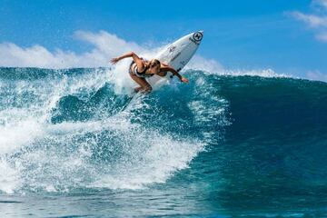 Lucía Martiño es surfista profesional y viaja por el mundo en busca de olas y surf; y Australia es uno de los paraísos de este deporte.