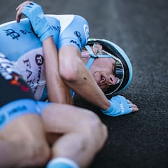 "Estaba muy cansado y el asfalto parecía tan cómodo..."