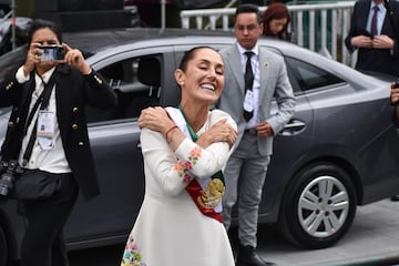 La nueva presidenta Claudia Sheinbaum llega al Palacio Nacional después de la ceremonia de investidura presidencial el 1 de octubre de 2024 en la Ciudad de México.