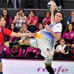 Las Guerreras sufren pero también vencen a Serbia