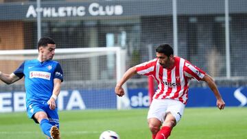 25-03-24. COTE, EN UNA ACCIÓN DEL PARTIDO ENTRE EL AMOREBIETA Y EL SPORTING DISPUTADO EN LEZAMA.