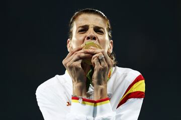 La atleta cántabra Ruth Beitia consiguió el oro olímpico en la modalidad de salto de altura con un salto de 1,97m.