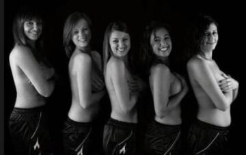 Un grupo de árbitras italianas se han unido para recaudar fondos para la asociación femenina de arbitraje de San Giovanni Valdarno con un calendario muy sensual. 