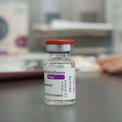 Se suspende la vacunación con AstraZeneca en Castilla y León; el Gobierno central se opone