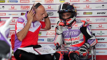 Martín y Ciabatti en el box del Prima Pramac.