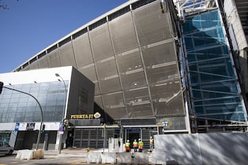 El conjunto blanco sigue dando forma a la remodelación del Santiago Bernabéu. El Estado de Alarma decretado por el Gobierno no ha paralizado las obras.